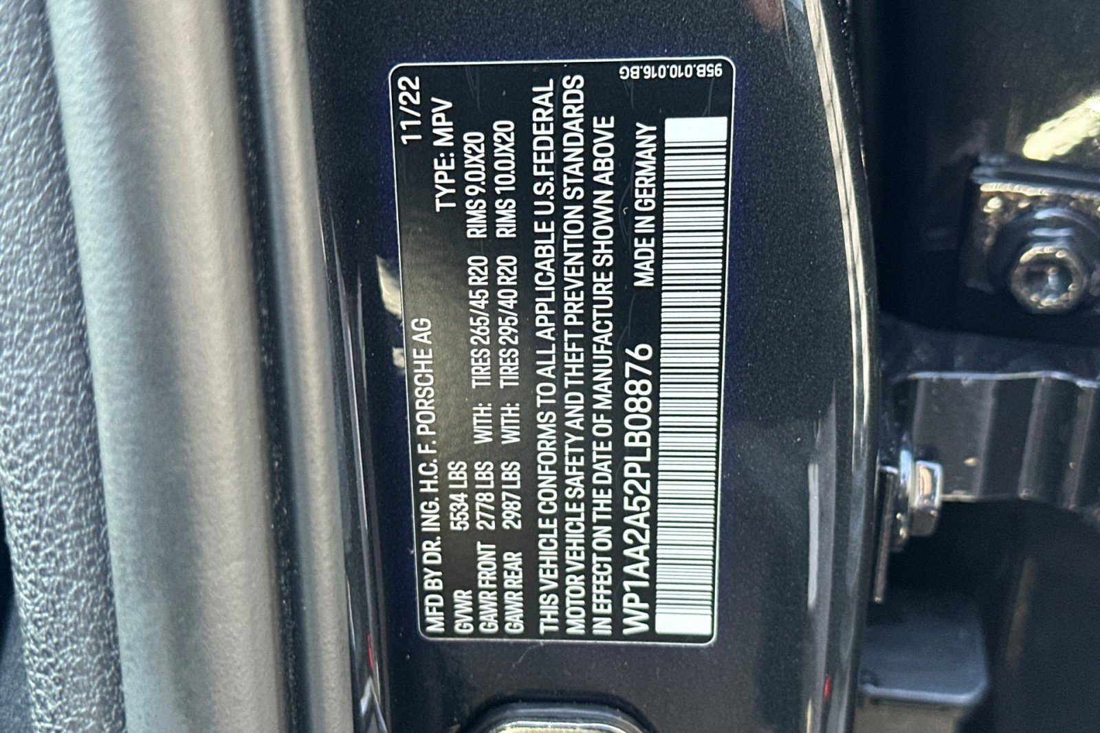 Certified 2023 Porsche Macan image 29