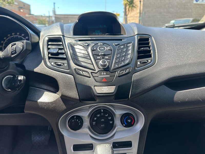Used 2016 Ford Fiesta SE FWD image 18