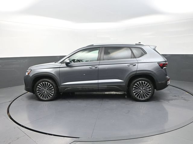 Used 2026 Volkswagen Taos SE FWD image 4