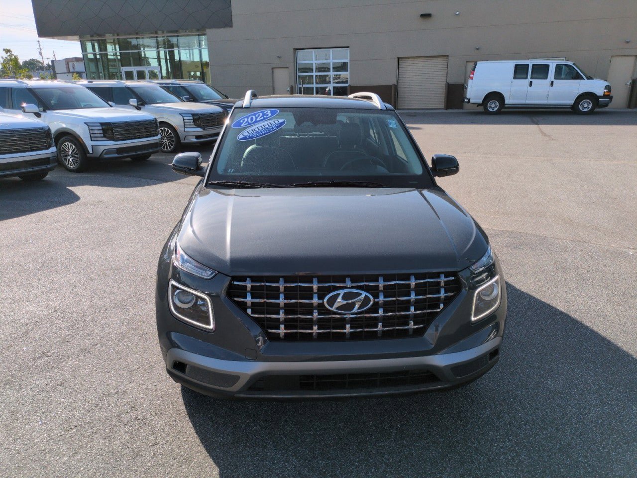 Used 2023 Hyundai Venue Limited w/ Cargo Package FWD image 2