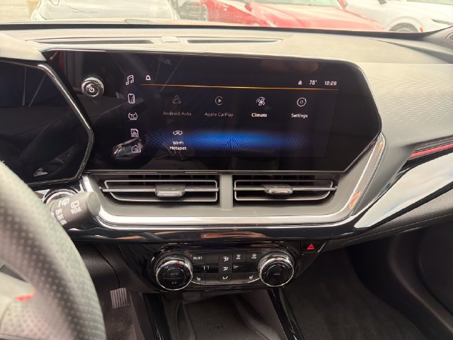 Certified 2024 Chevrolet Trax RS w/ Sunroof Package FWD image 20
