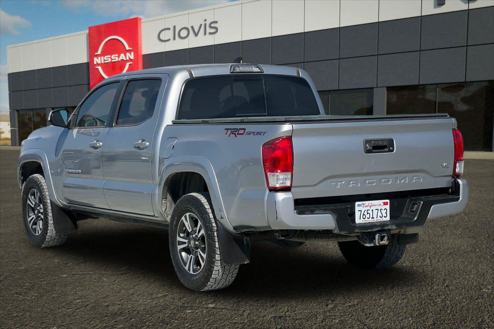 Used 2017 Toyota Tacoma TRD Sport w/ Tow Package RWD image 7