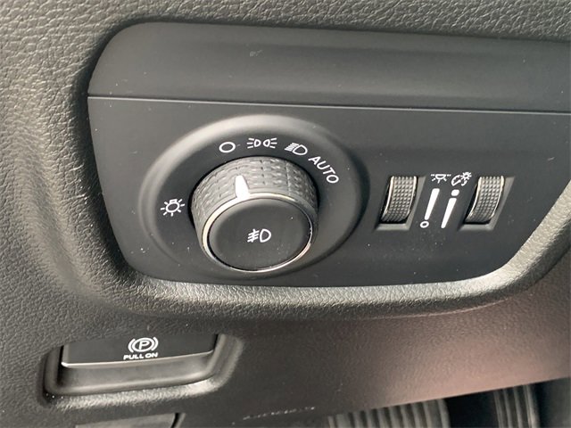 Certified 2025 Jeep Grand Cherokee Limited w/ Black Appearance Package image 32