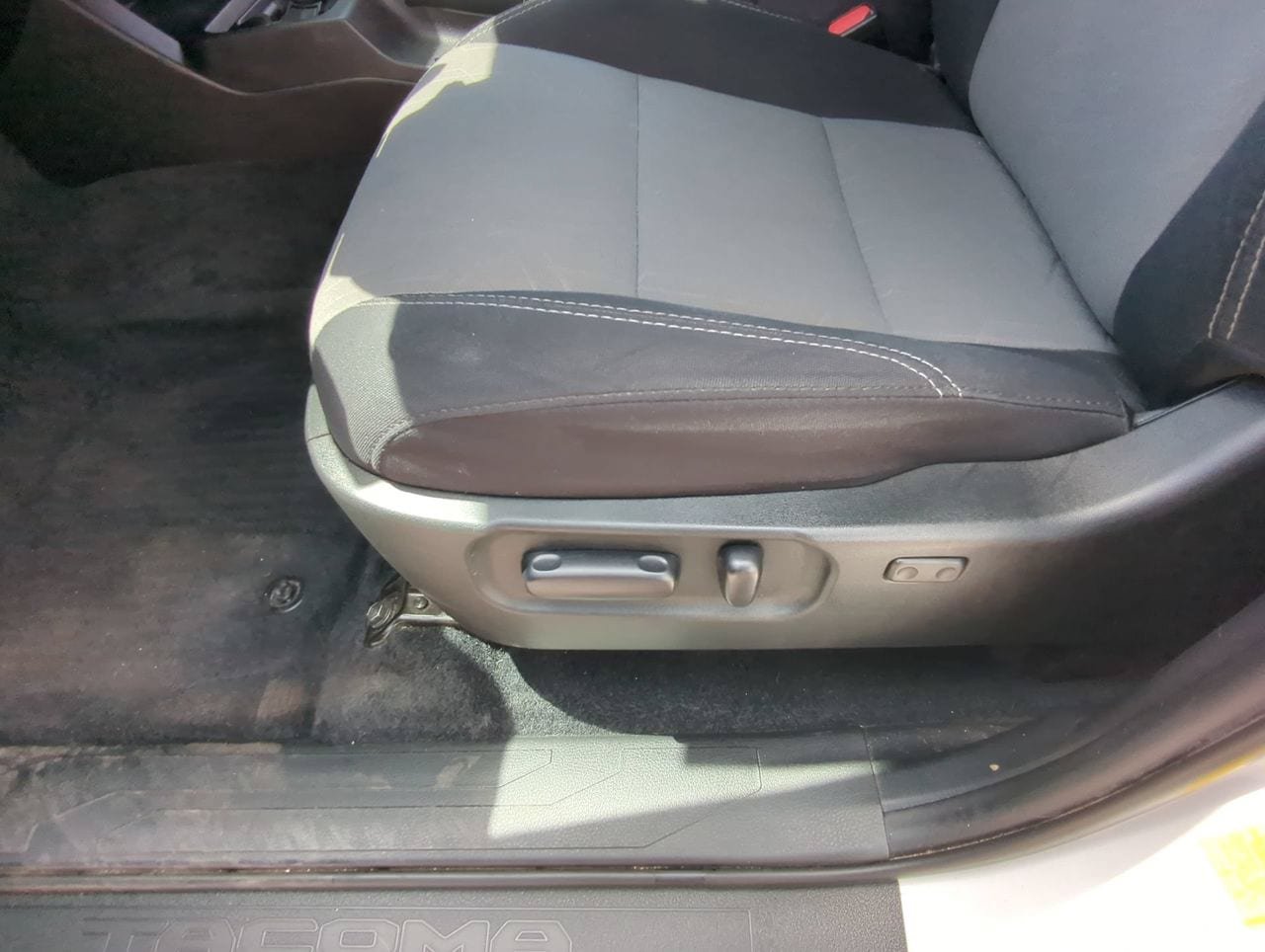 Used 2021 Toyota Tacoma TRD Off-Road w/ Technology Package RWD image 19