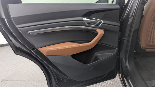 Used 2022 Audi e-tron Premium image 16