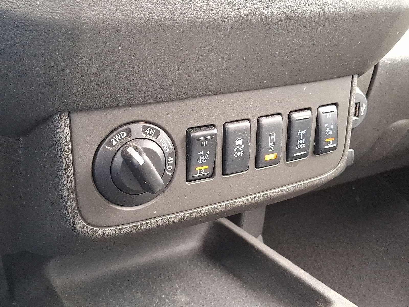 Used 2019 Nissan Frontier PRO-4X w/ Pro-4x Luxury Package image 30