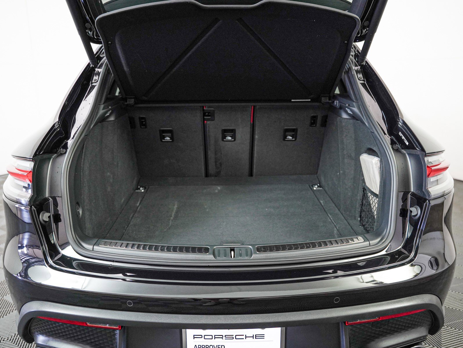 Used 2025 Porsche Macan S image 27