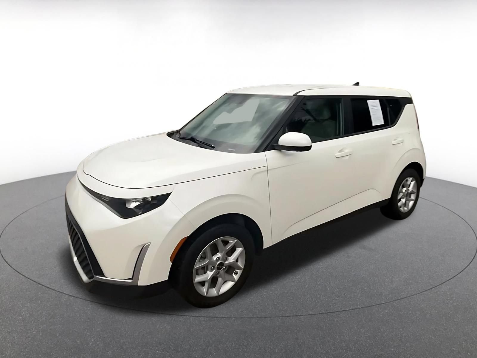Used 2025 Kia Soul LX w/ LX Technology Package FWD image 7