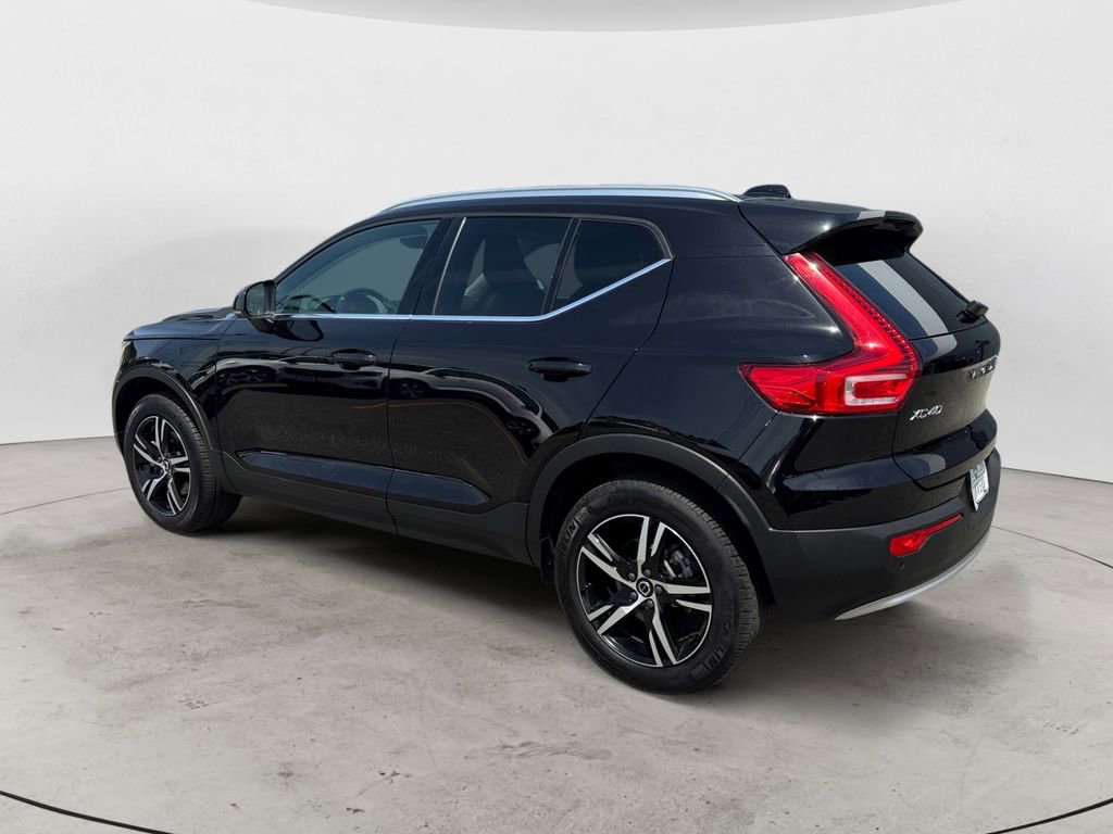 Used 2025 Volvo XC40 B5 Core AWD/4WD image 3