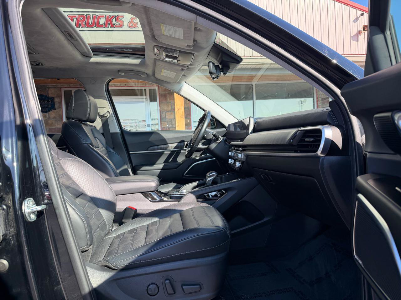 Used 2024 Kia Telluride SX Prestige w/ Towing Package AWD/4WD image 29