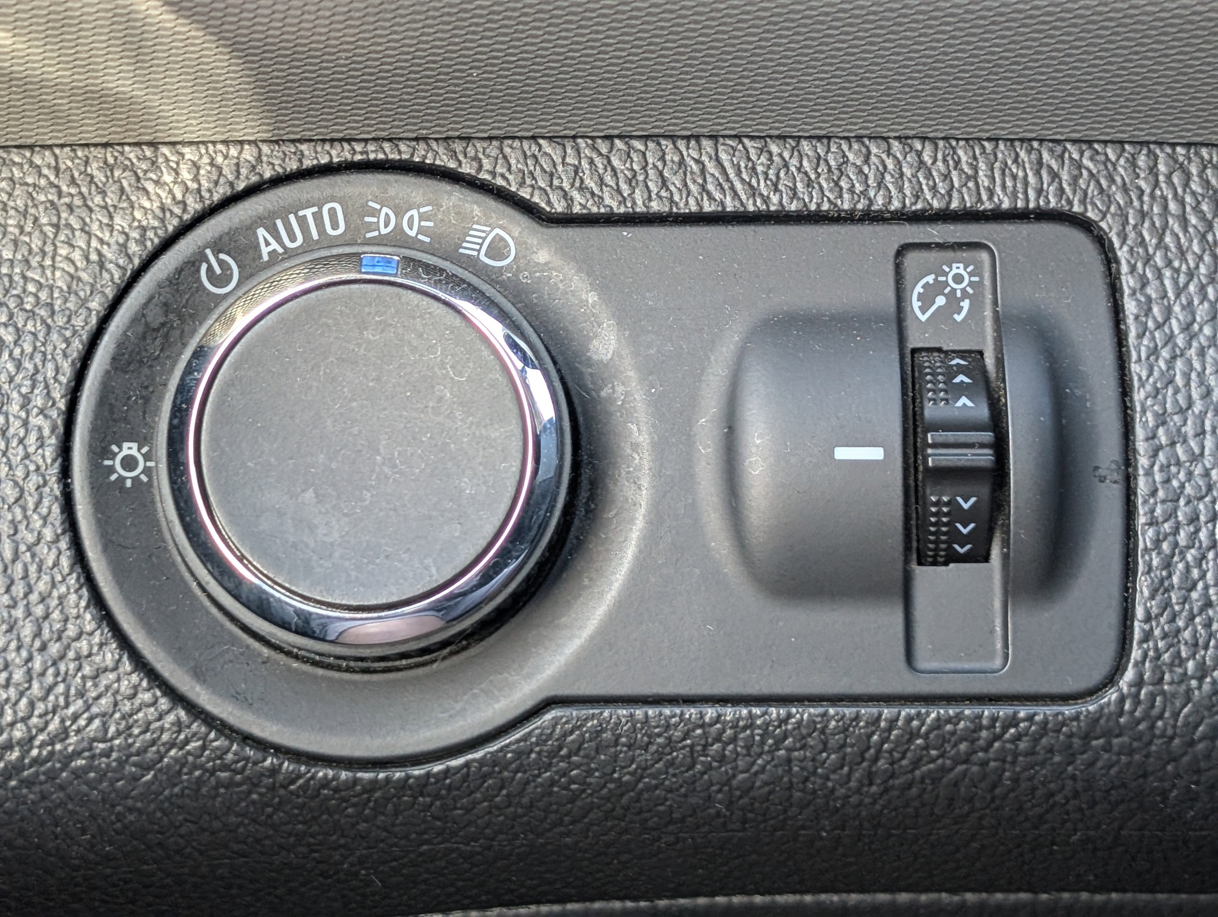 Used 2014 Chevrolet Sonic LS image 18