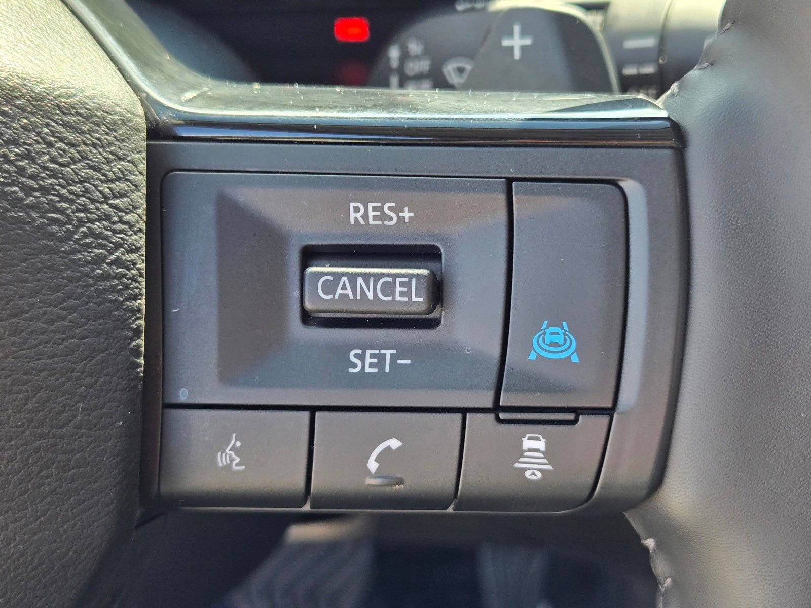 Used 2025 Nissan Rogue SL image 17