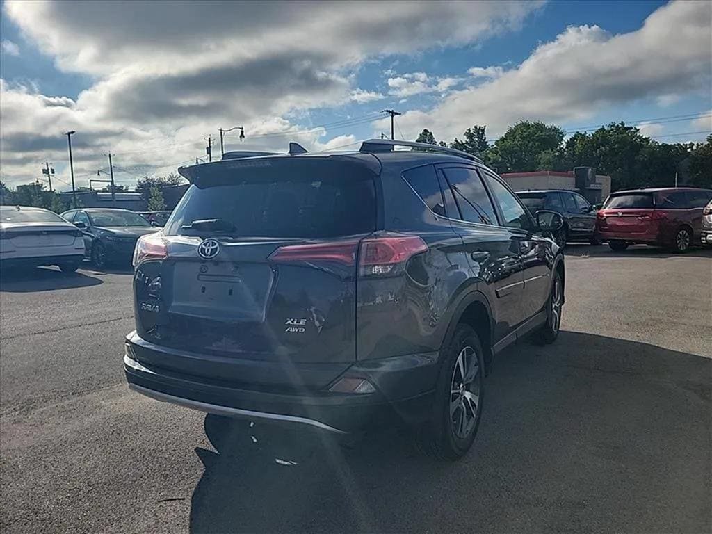 Used 2018 Toyota RAV4 XLE w/ Plus Extra Value Package AWD/4WD image 5