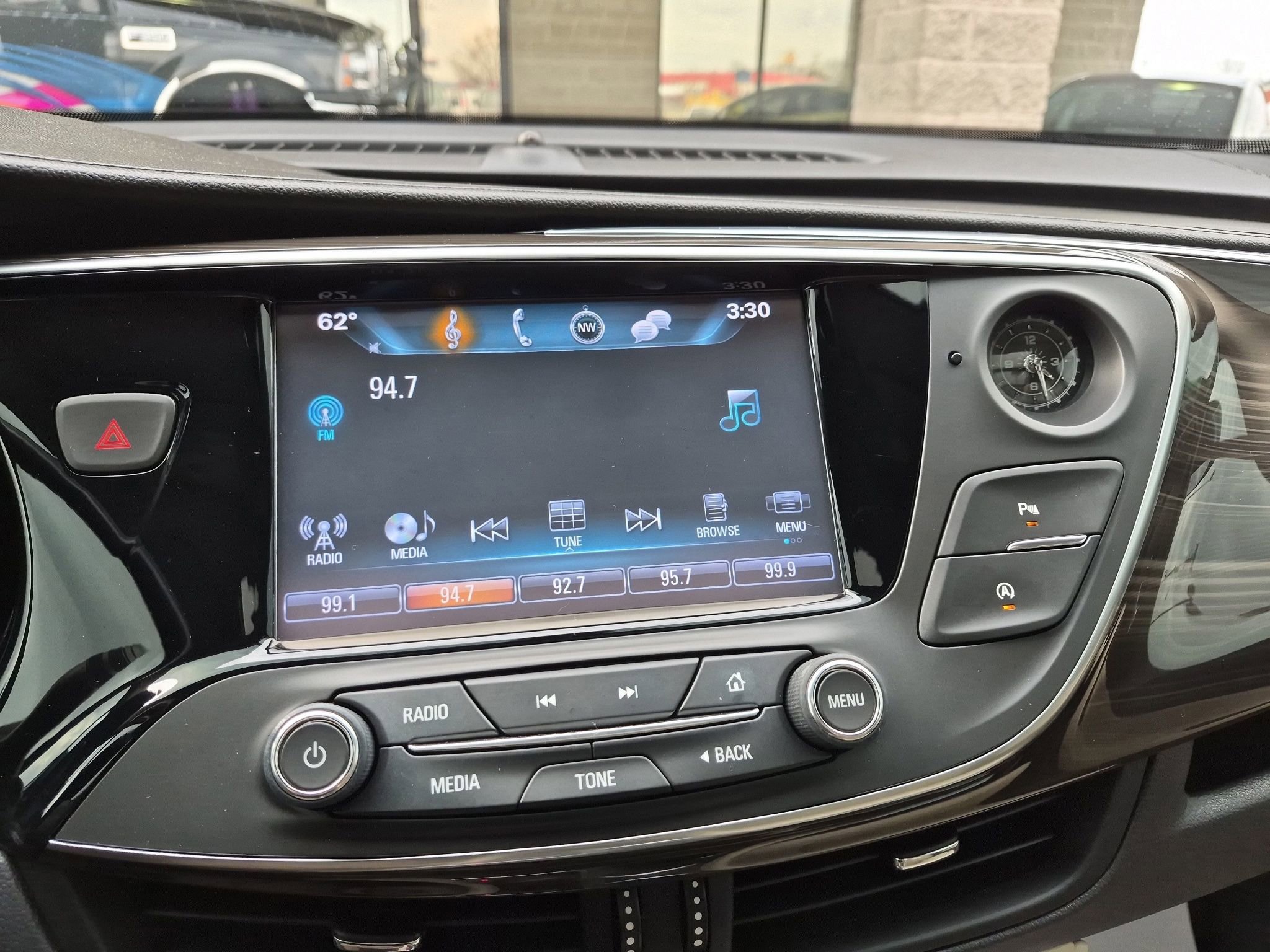 Used 2020 Buick Envision Essence w/ Experience Buick Package image 19