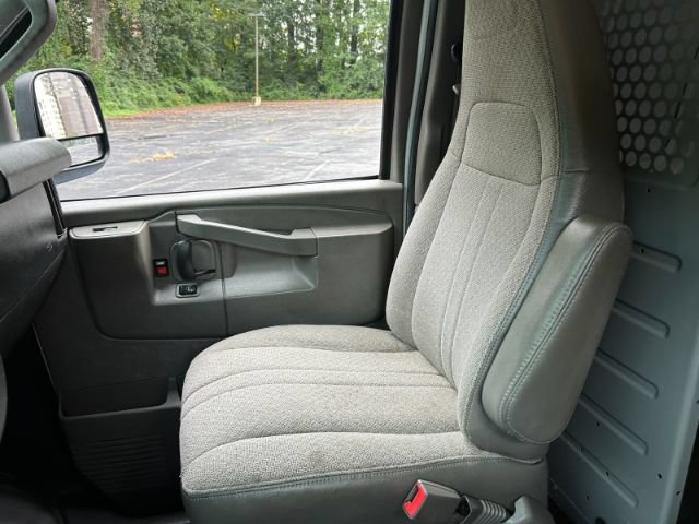 Used 2018 Chevrolet Express 2500 w/ Communications Package RWD image 22