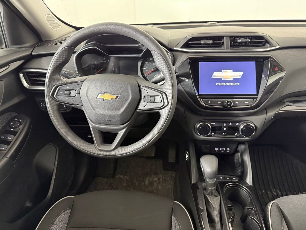 Used 2022 Chevrolet TrailBlazer LT w/ Convenience Package image 3