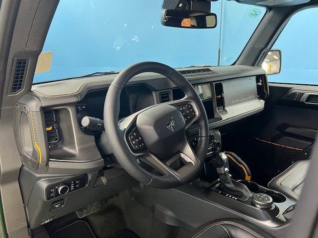 Used 2024 Ford Bronco Badlands image 2