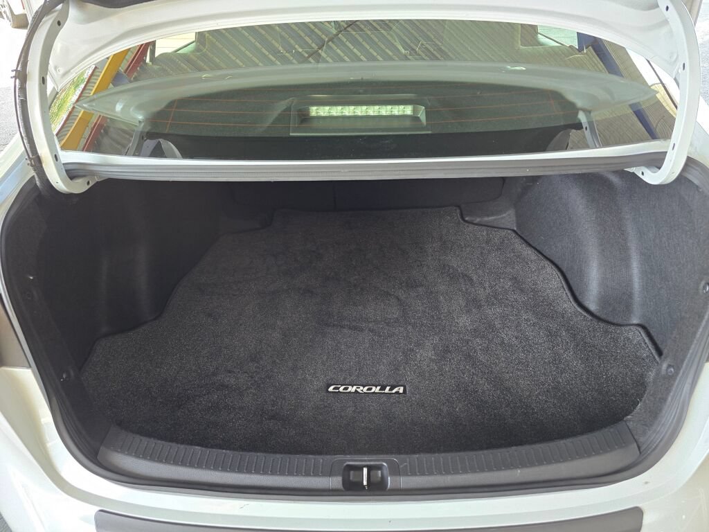 Used 2024 Toyota Corolla SE w/ SE Package FWD image 14