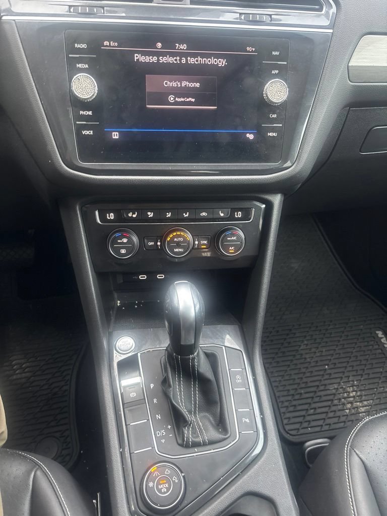 Used 2021 Volkswagen Tiguan SEL AWD/4WD image 42