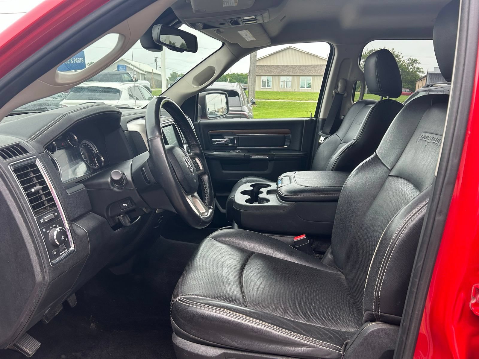 Used 2017 RAM 1500 Laramie AWD/4WD image 9