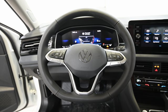 New 2025 Volkswagen Jetta SE image 4