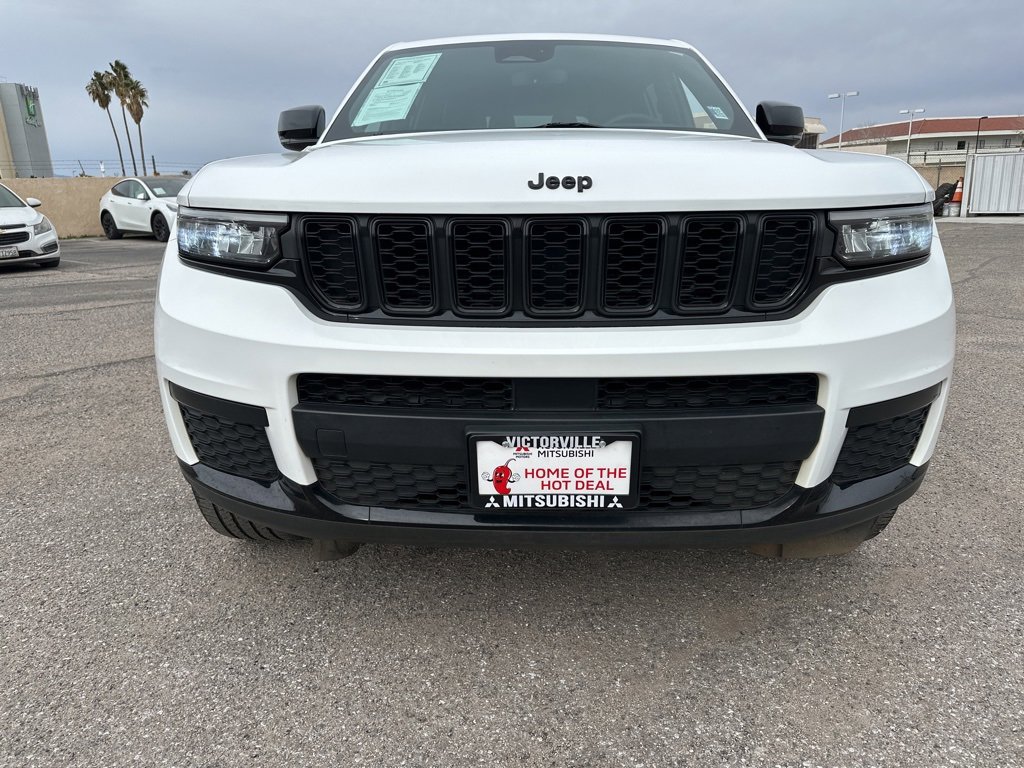 Used 2023 Jeep Grand Cherokee L Laredo image 2