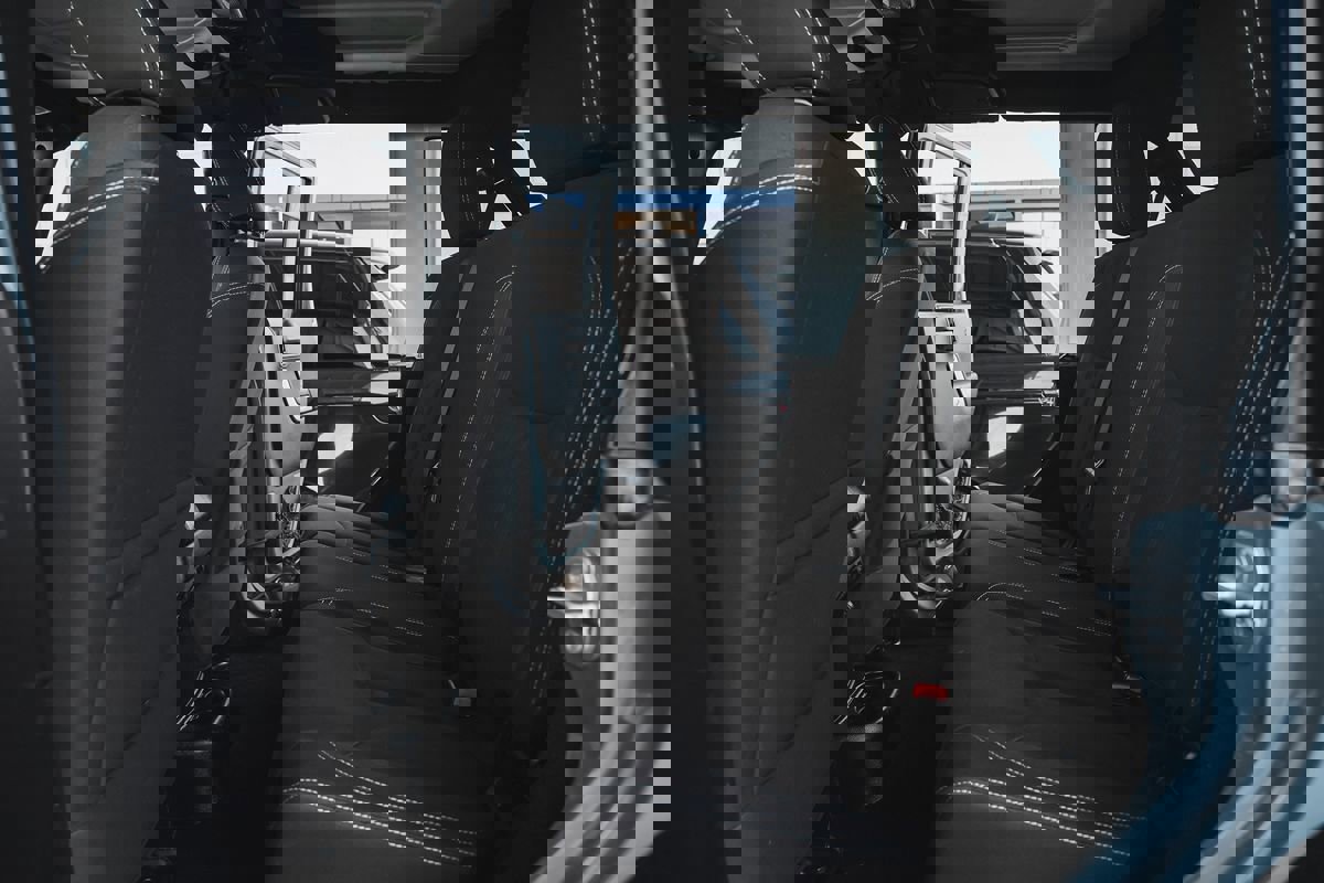 Used 2015 Jeep Wrangler Unlimited Rubicon w/ Connectivity Group image 25