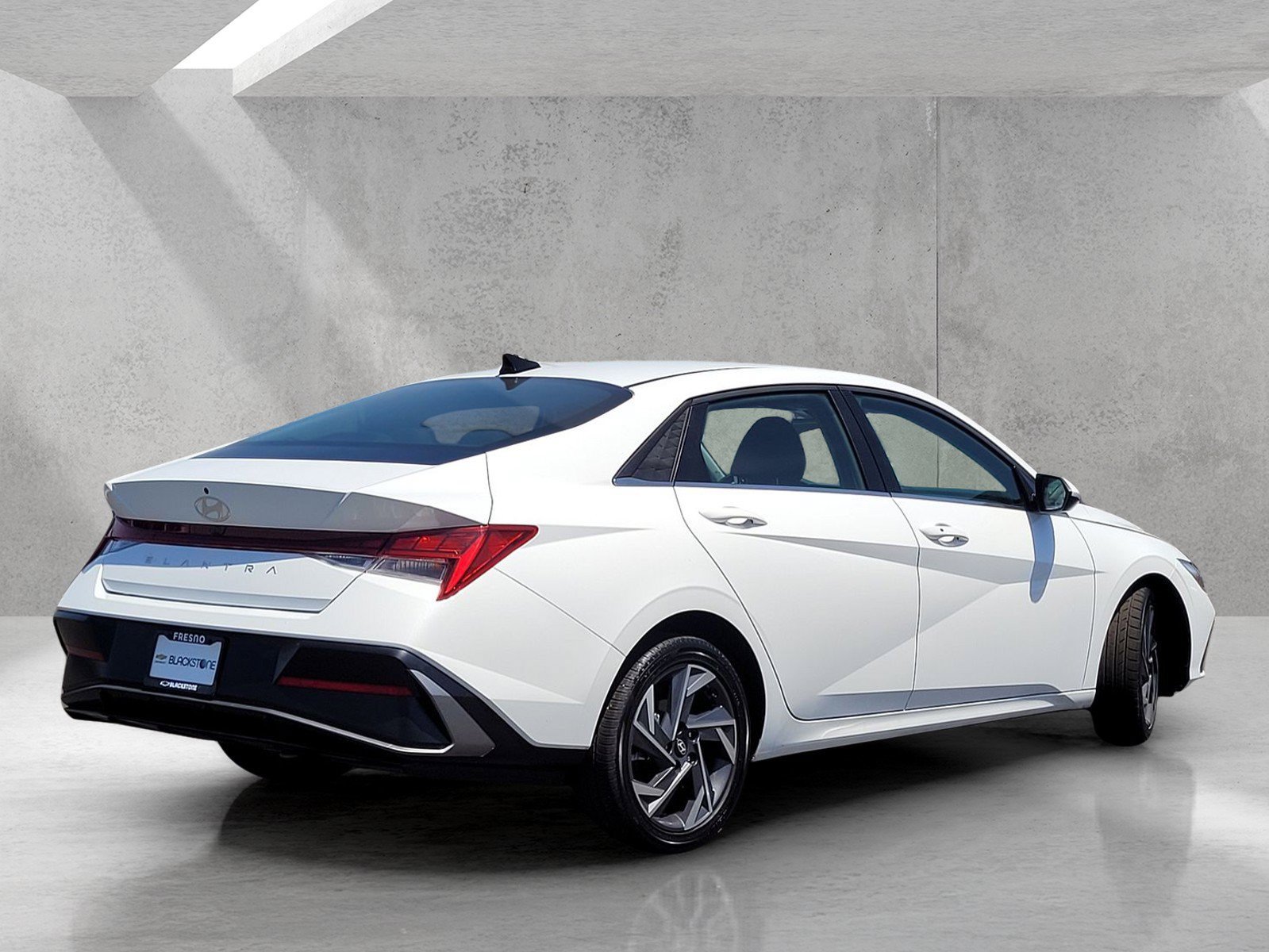 Used 2025 Hyundai Elantra SEL FWD image 5