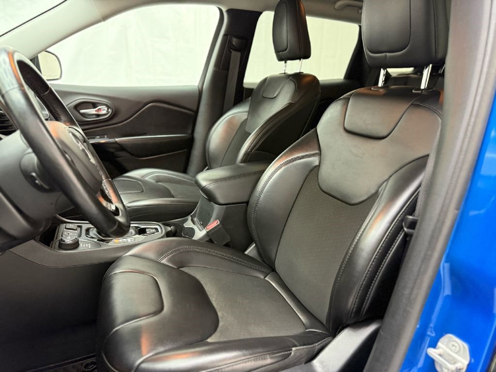 Used 2020 Jeep Cherokee Latitude Plus image 9