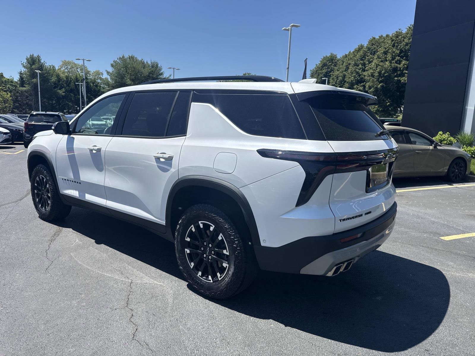 Used 2025 Chevrolet Traverse Z71 w/ Enhanced Driving Package AWD/4WD image 3