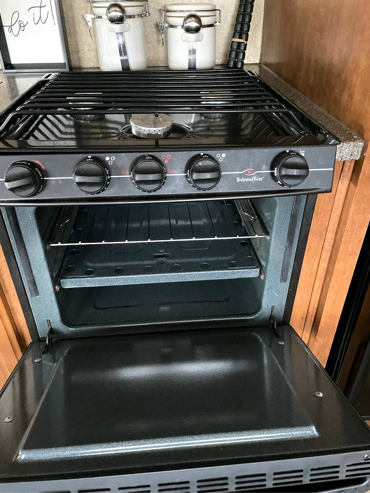 Used 2014 Ford F550 2WD Regular Cab Super Duty image 18