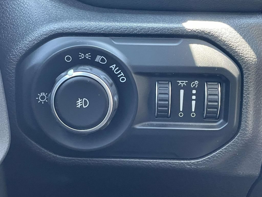 Used 2021 Jeep Wrangler Unlimited Sahara AWD/4WD image 27