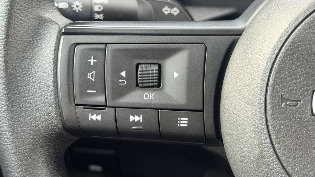 Used 2025 Nissan Kicks S FWD image 21