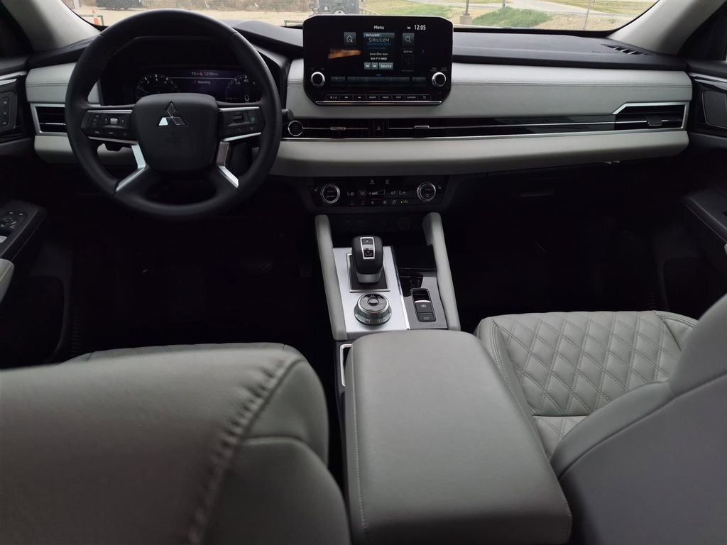 Used 2024 Mitsubishi Outlander SEL image 18