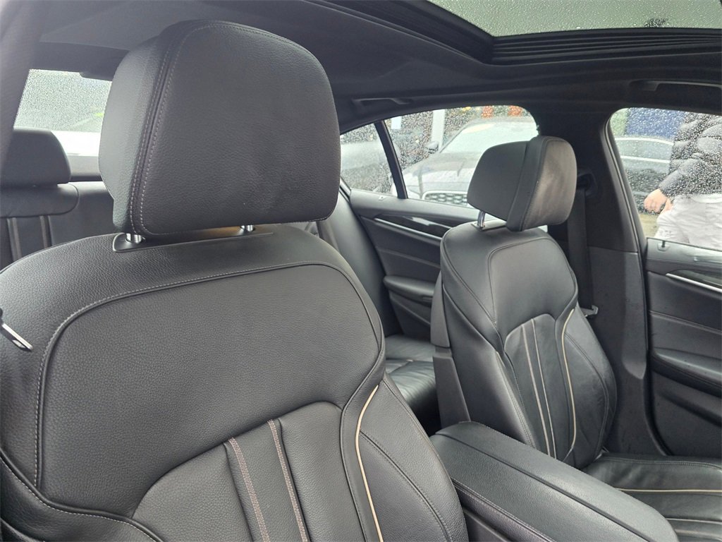 Used 2020 BMW M550i xDrive image 13