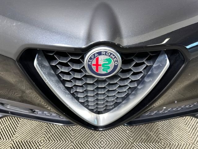 Used 2022 Alfa Romeo Stelvio Ti image 9