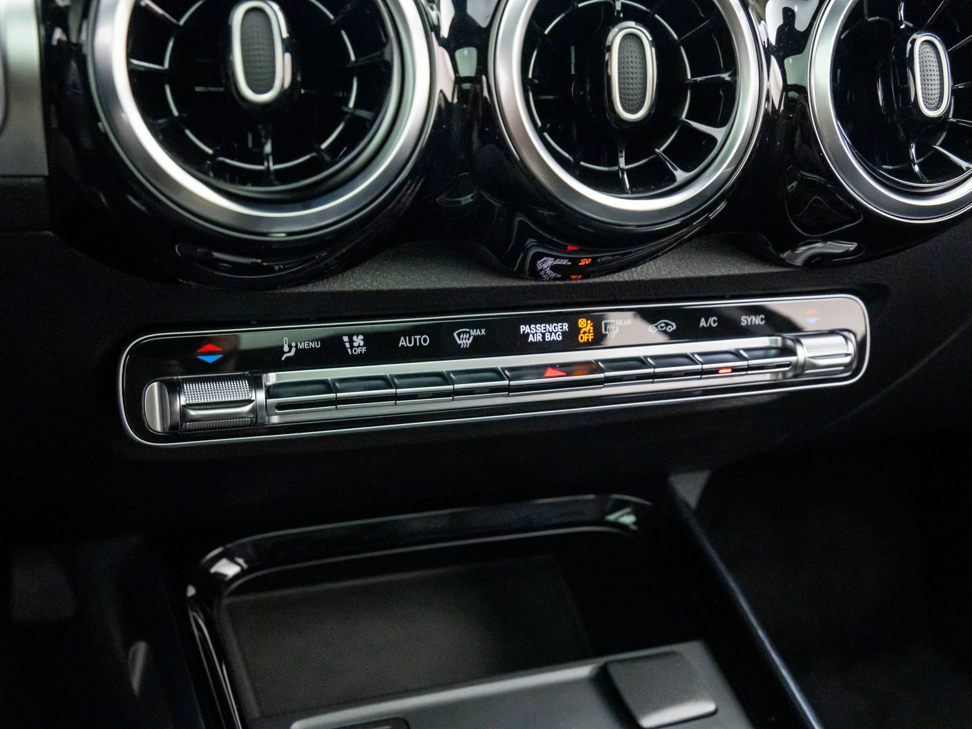New 2026 Mercedes-Benz GLB 250 4MATIC image 26