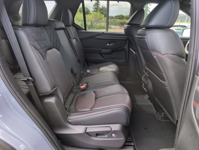 Used 2026 Honda Pilot Black Edition image 12