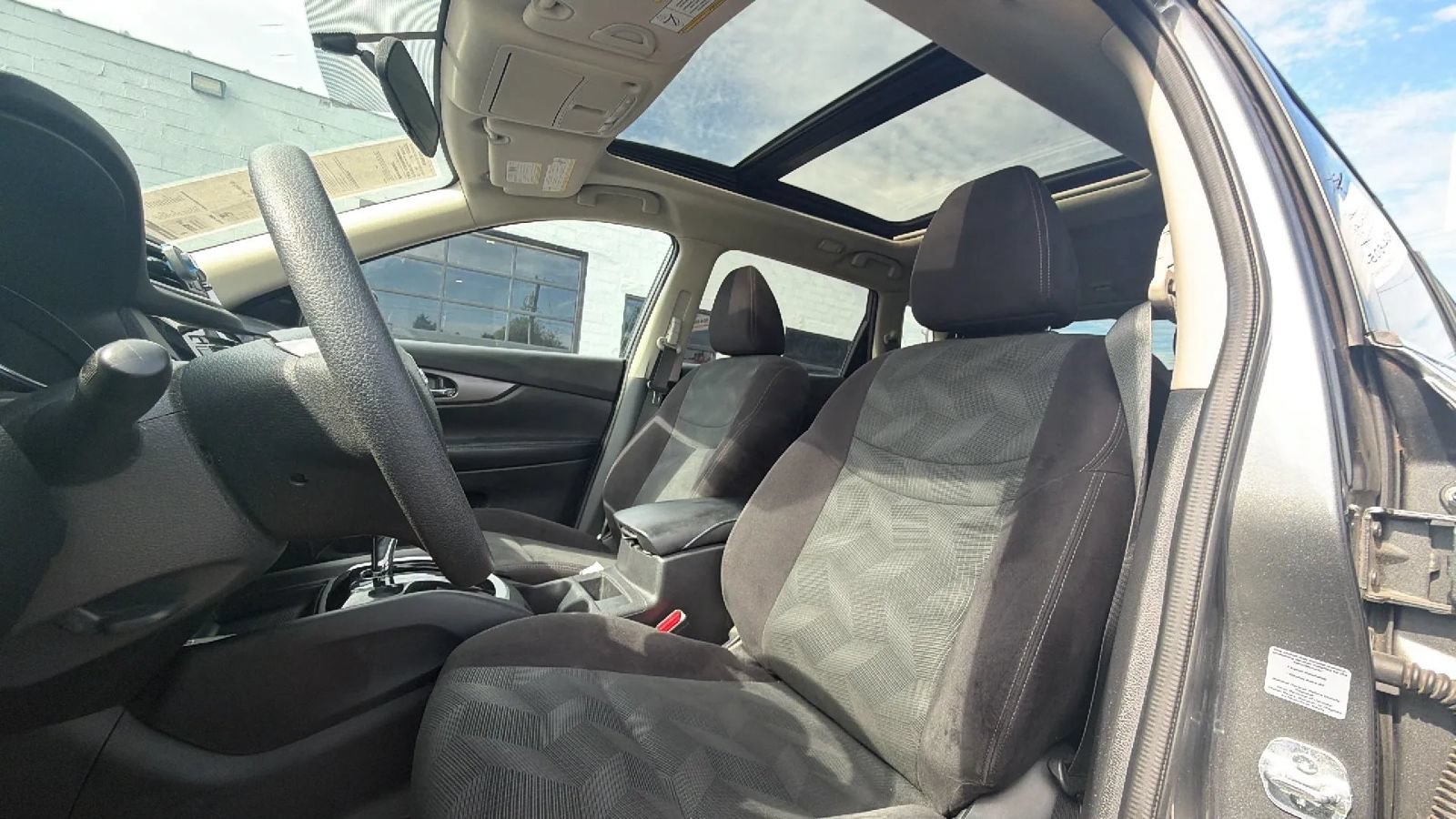 Used 2014 Nissan Rogue SV w/ SV Premium Package AWD/4WD image 18