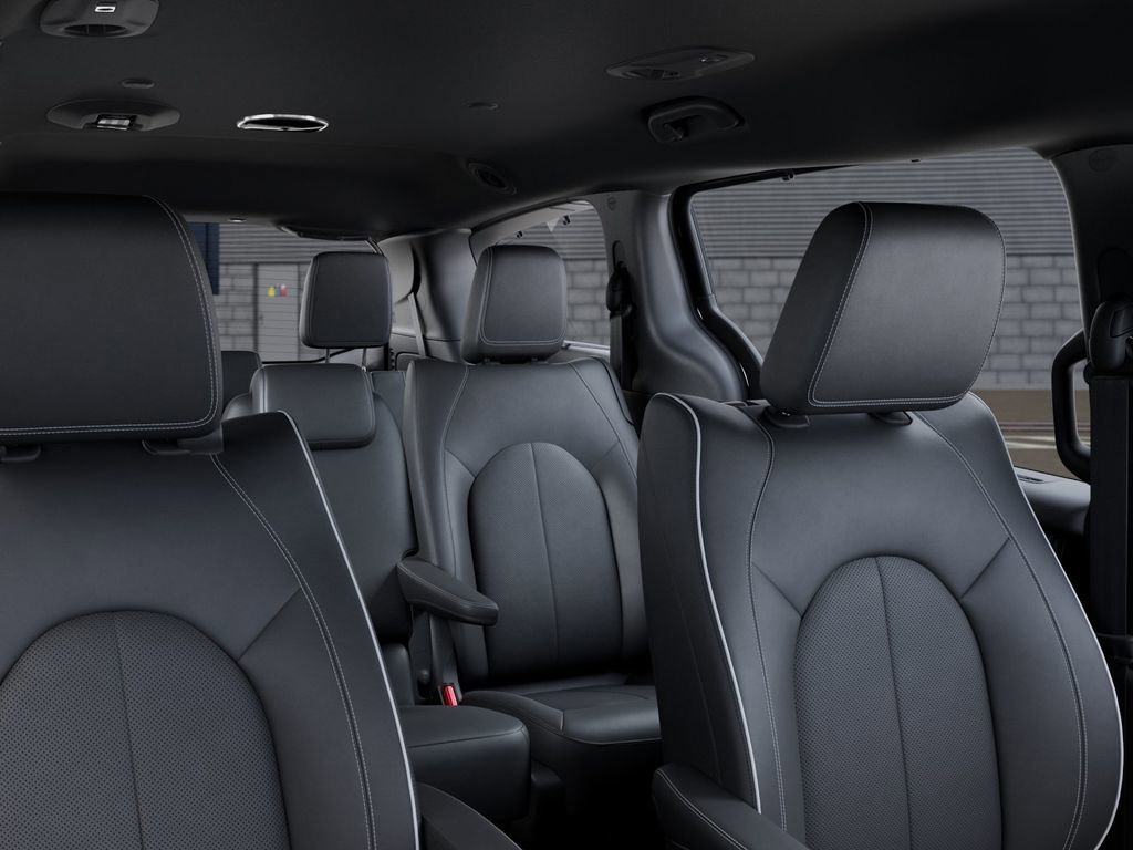 New 2025 Chrysler Pacifica Select w/ Uconnect Theater Family Group FWD image 26