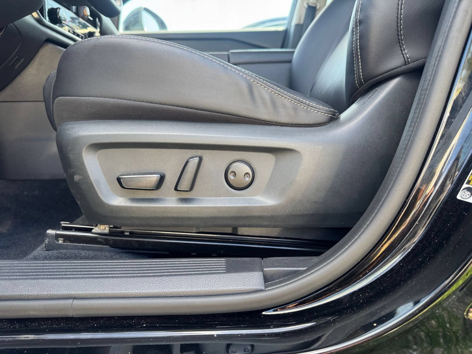 Used 2026 Nissan Rogue SL FWD image 21