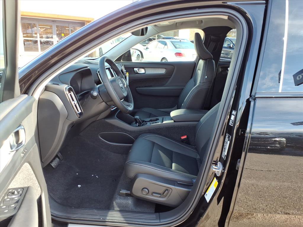 Certified 2026 Volvo XC40 B5 Core w/ Climate Package image 10