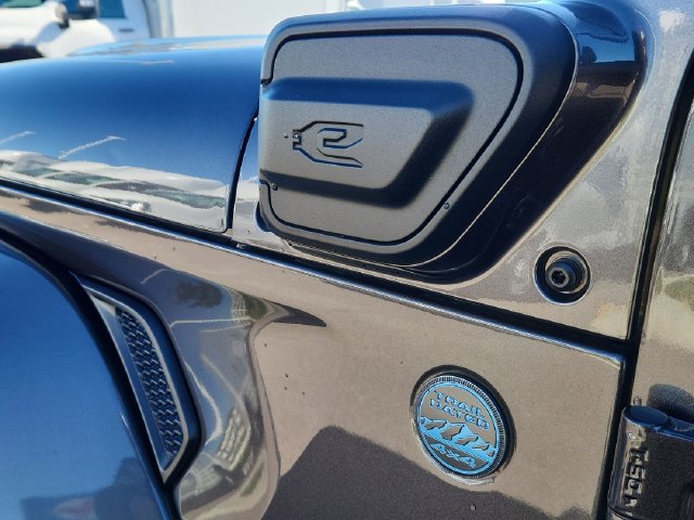 Used 2025 Jeep Wrangler Unlimited Sahara AWD/4WD image 19