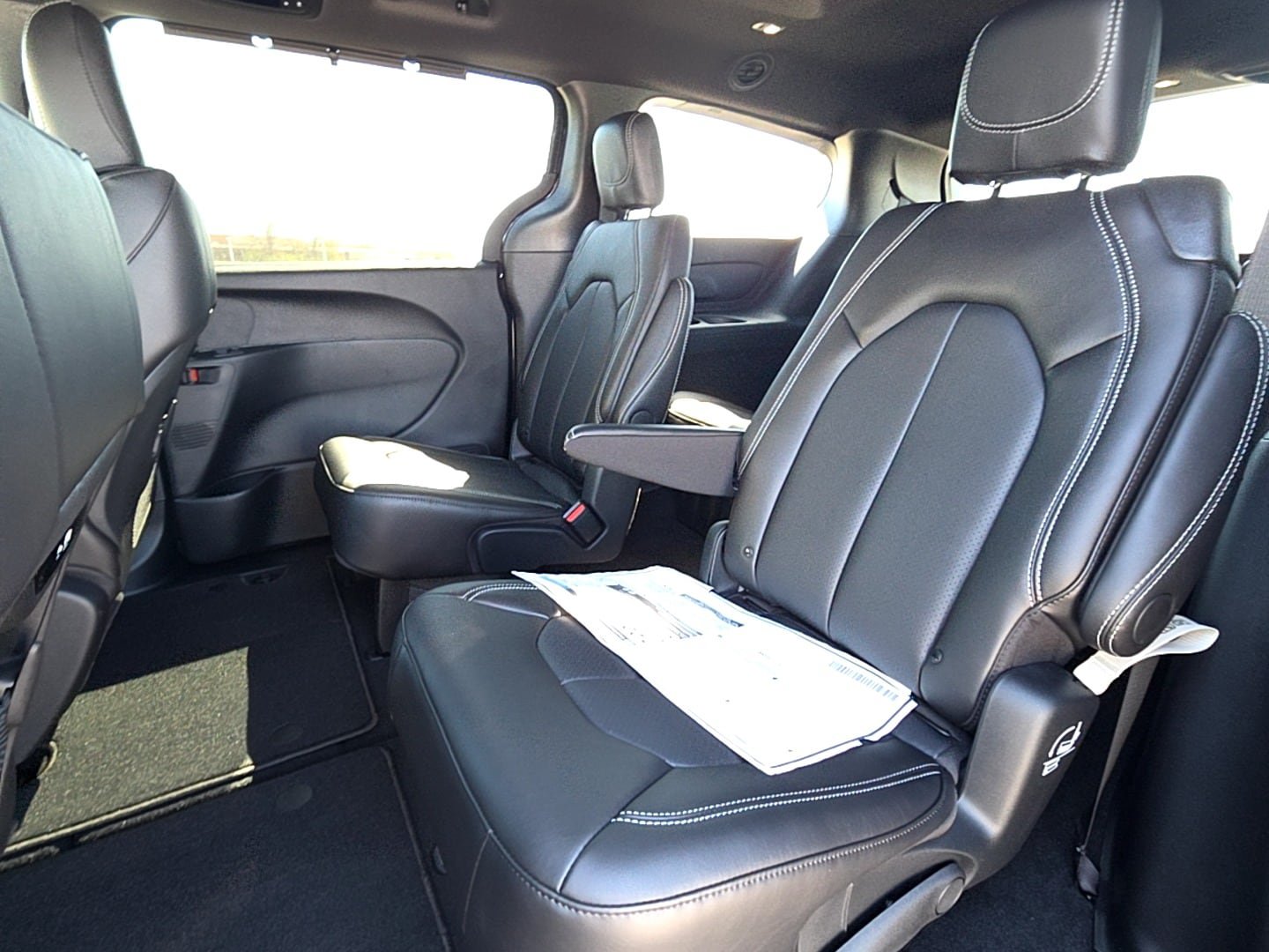 New 2026 Chrysler Pacifica Select w/ S Appearance Package FWD image 10