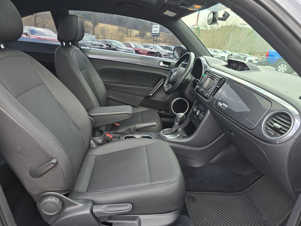 Used 2015 Volkswagen Beetle TDI image 29