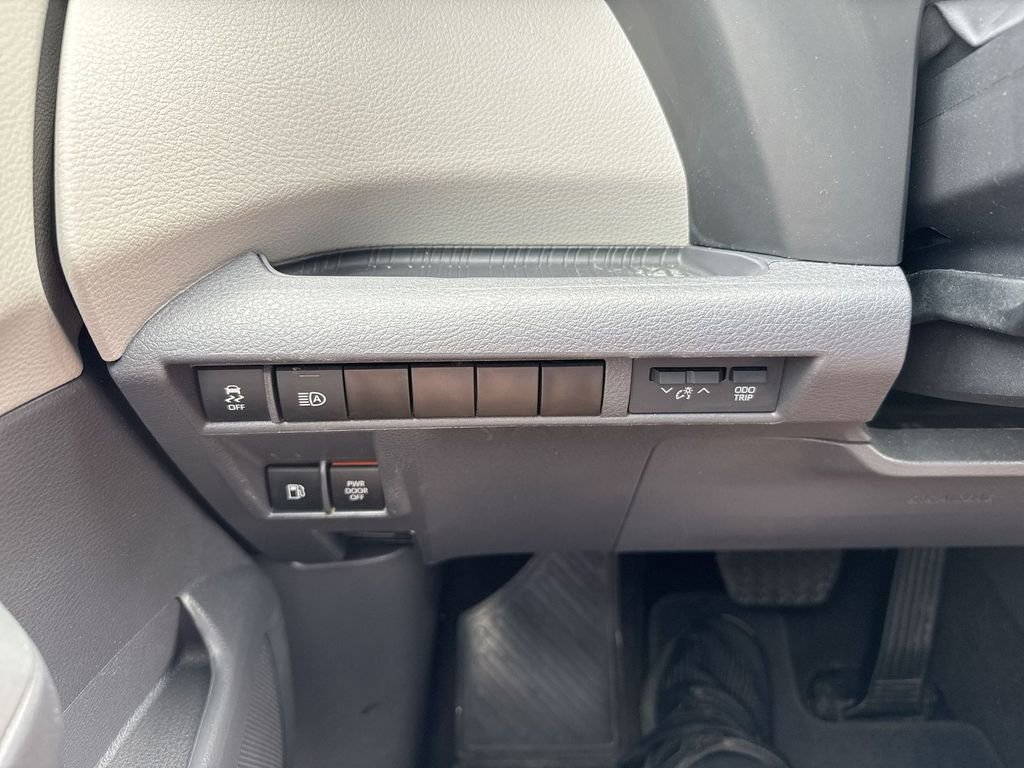 Used 2024 Toyota Sienna LE image 20