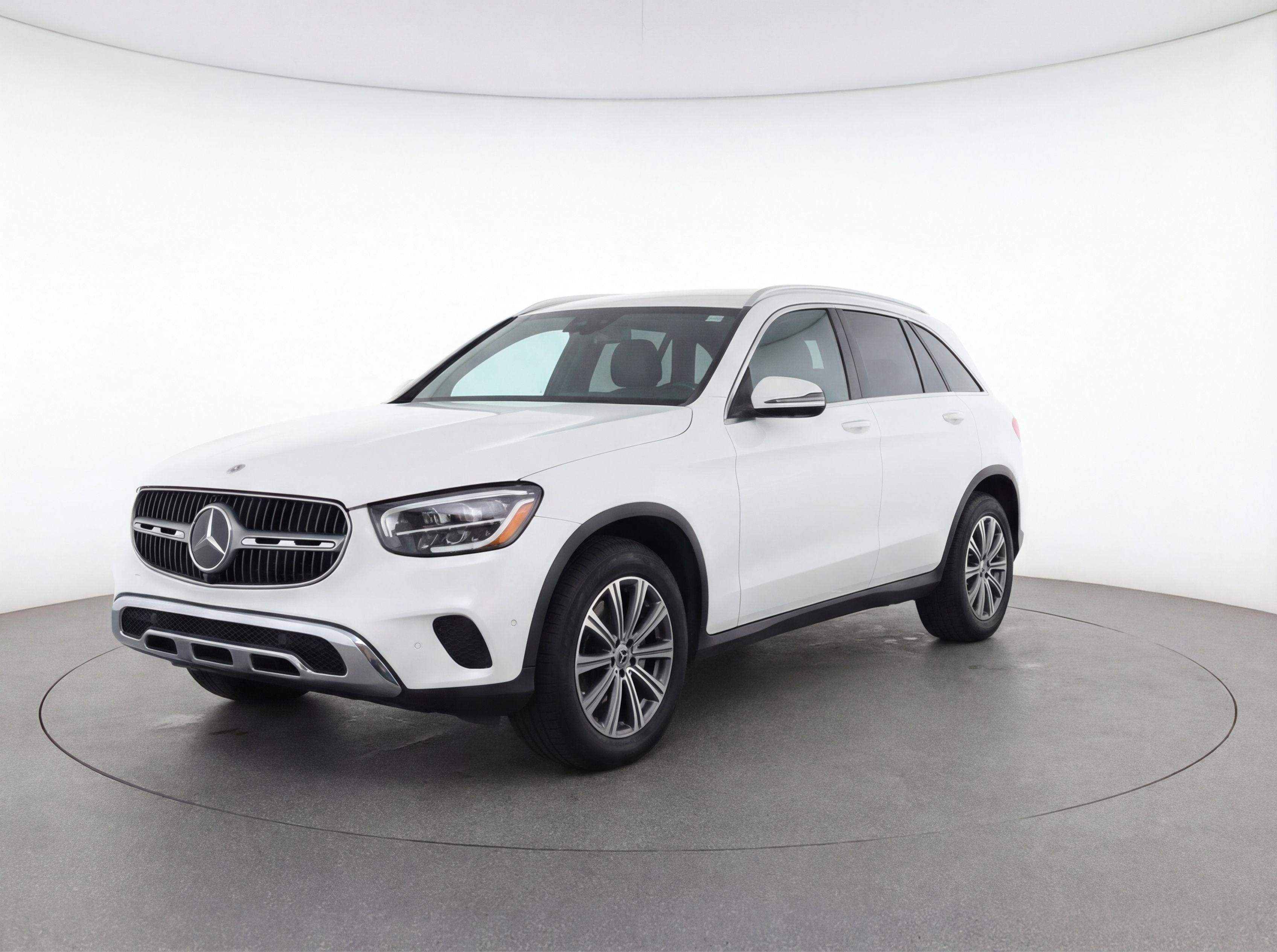 Used 2024 Mercedes-Benz GLC 300 4MATIC image 3