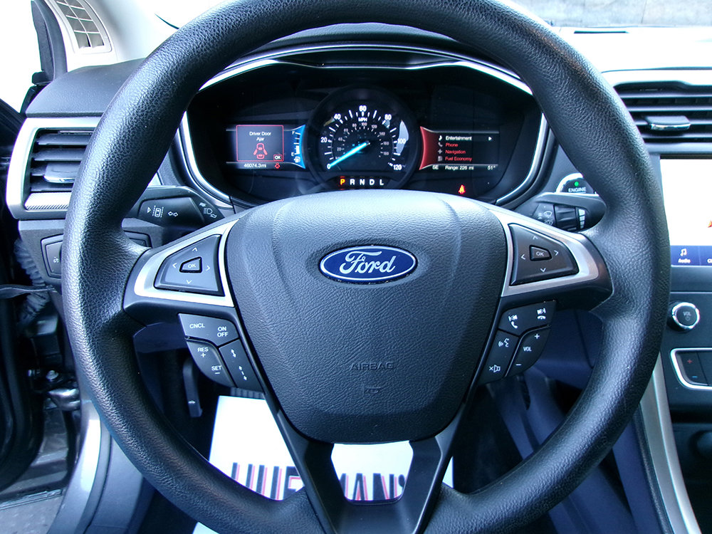 Used 2020 Ford Fusion SE image 18