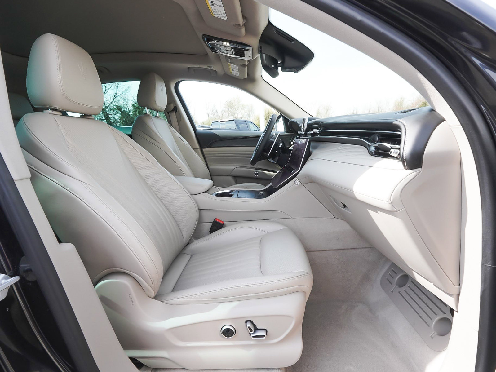 Used 2023 Maserati Grecale GT image 43