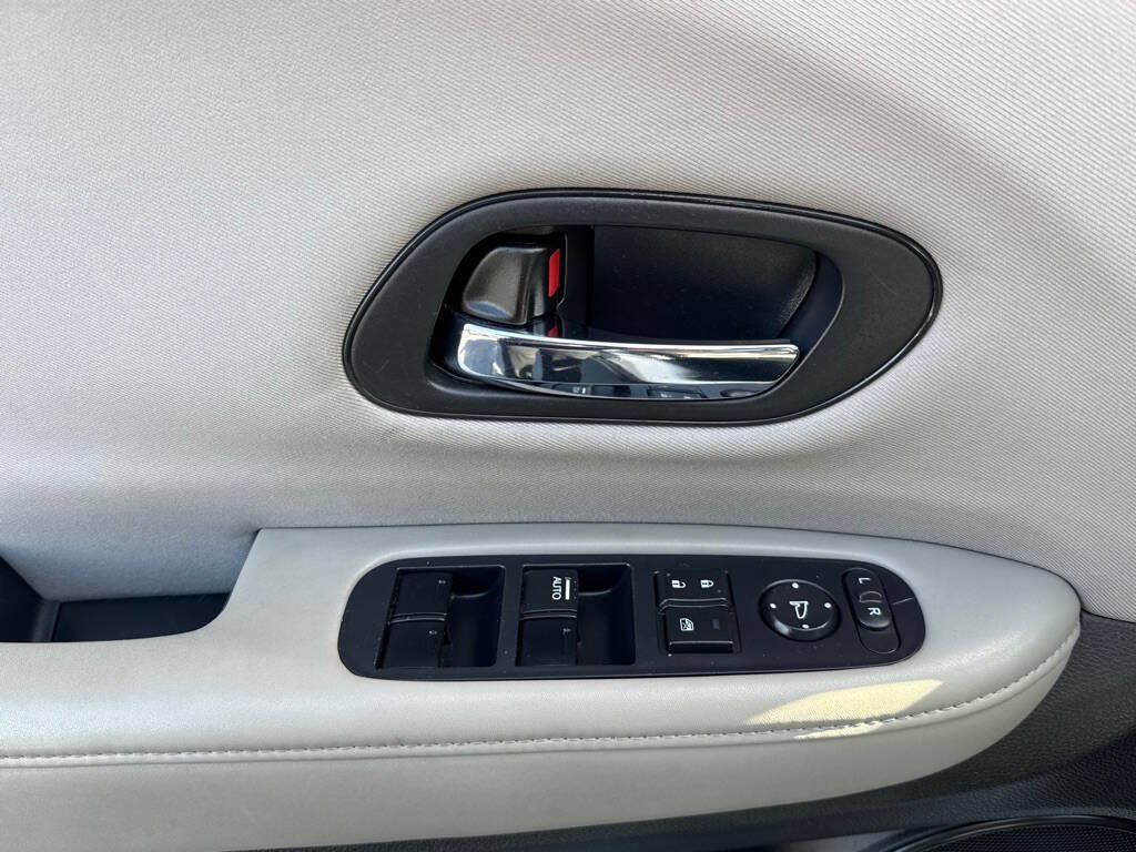 Used 2016 Honda HR-V LX image 10